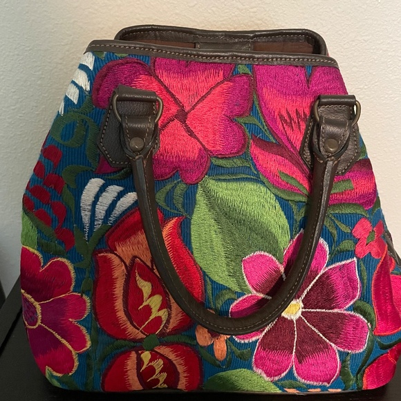 HAND MADE Handbags - HANDMADE Mexican Embroidered Purse